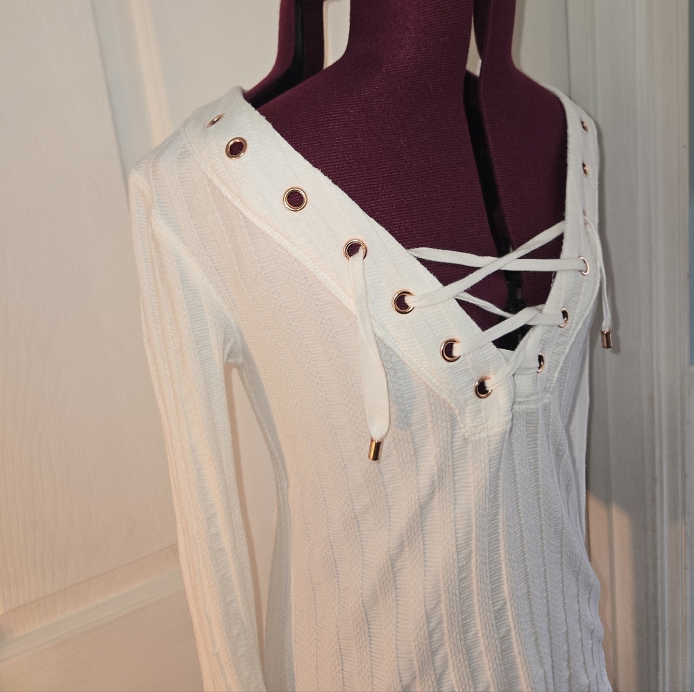 Free People Small White Ribbed Lace-Up V-Neck Top with Gold Detail - Picture 2 of 9